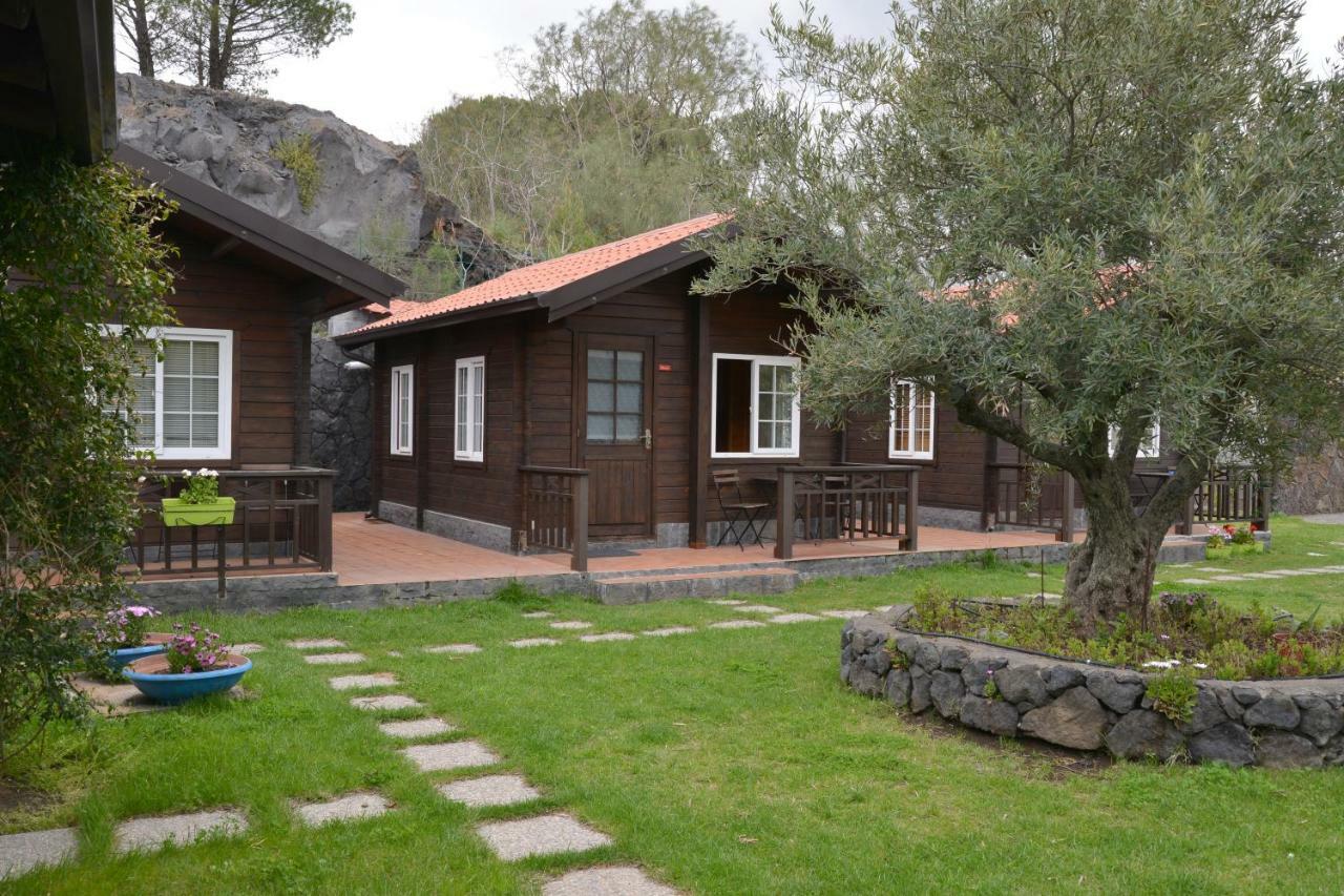 לינה וארוחת בוקר ניקולוסי Etna Hut מראה חיצוני תמונה